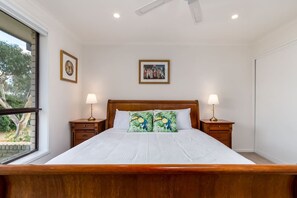 Apartment | 2 bedrooms, iron/ironing board, bed sheets