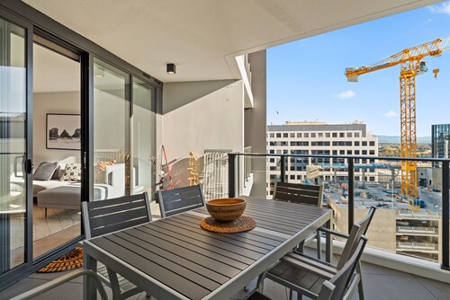 Stylish 2-bed Apartment in Canberra CBD