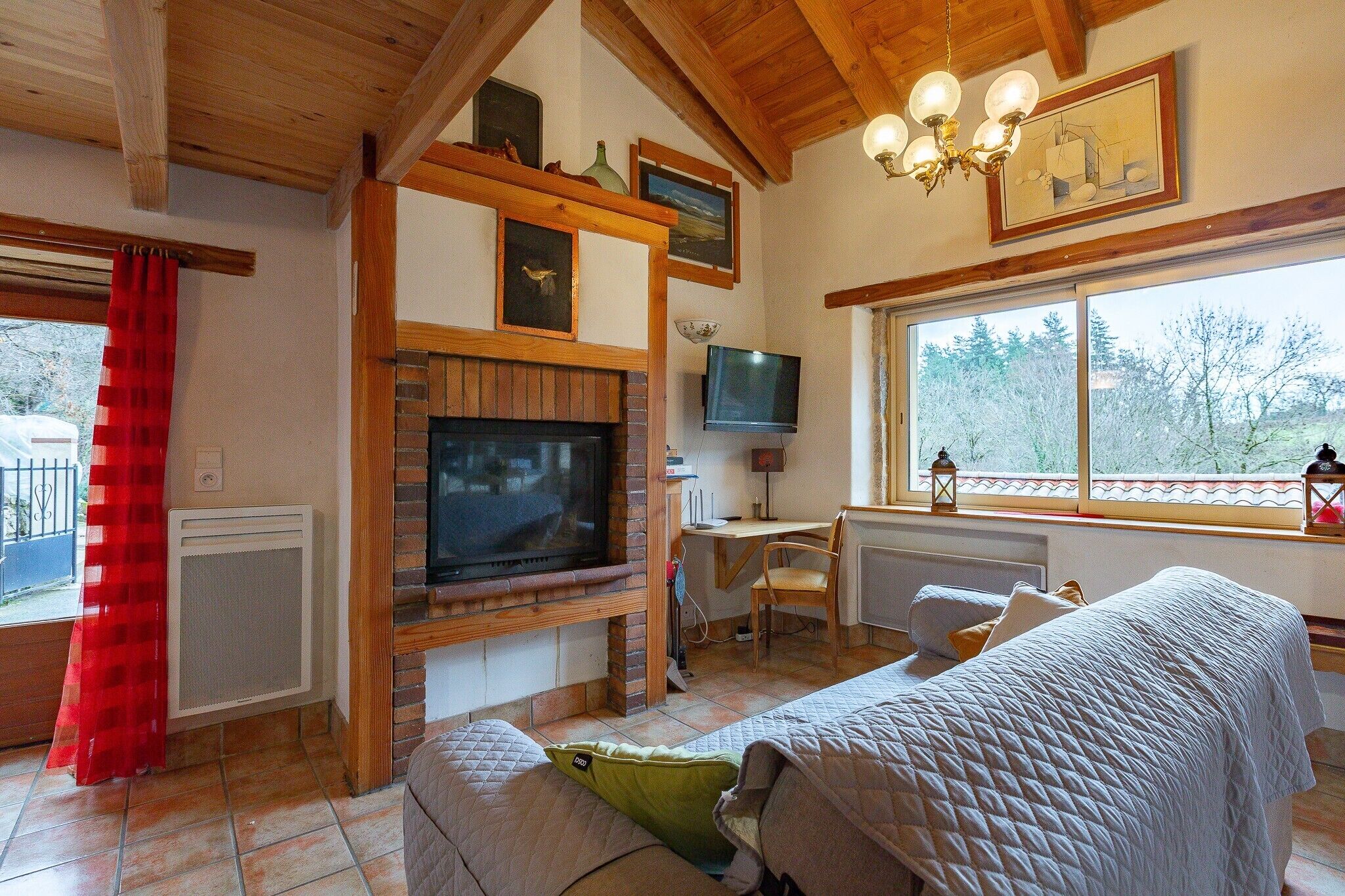 TV, fireplace, ping pong