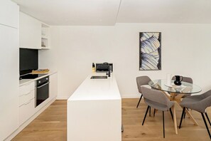 Appartement | Privékeuken | Kookgerei, borden en bestek