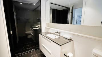Apartment | Bathroom | Towels, soap