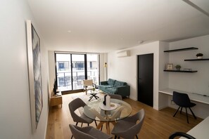 Apartment | Dining - Idyllic 1-bed Near Popular Shopping Streets (Melbourne)