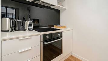 Apartment | Private kitchen | Cookware/dishes/utensils