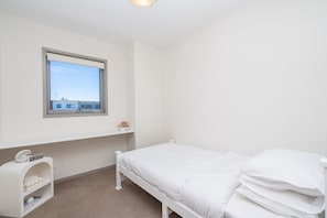 Apartment | 2 bedrooms, iron/ironing board, bed sheets