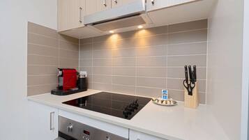 Apartment | Private kitchen | Cookware/dishes/utensils