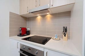 Apartment | Private kitchen | Cookware/dishes/utensils