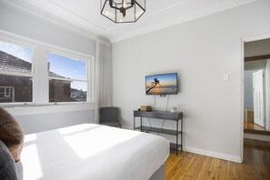 Apartment | 2 bedrooms, laptop workspace, iron/ironing board, bed sheets - Coastal Living Just Metres From Coogee Beach (Sydney)