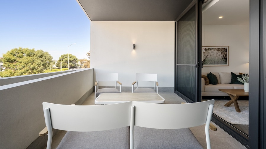 Modern 1-bed Apartment With Views in Fremantle