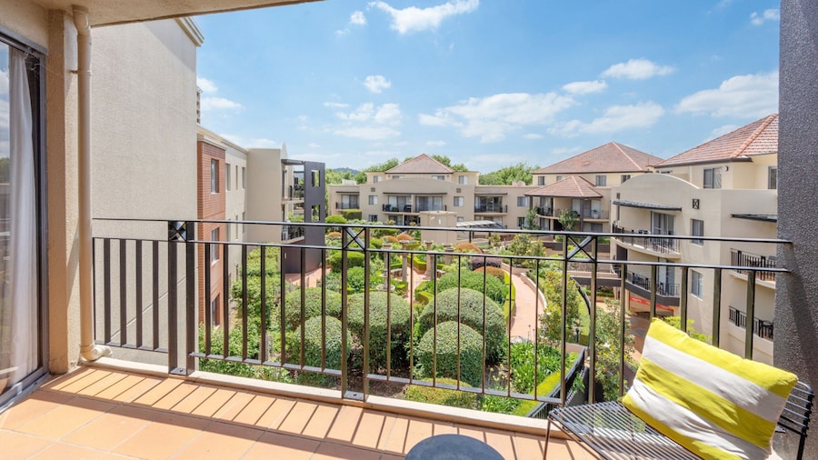 Sleek 2-bed Apartment in Vibrant Kingston