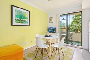 Apartment | Dining - Serene Studio With Balcony in Prime Location (Sydney)
