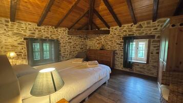 2 bedrooms, iron/ironing board, travel crib, free WiFi