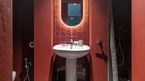 A bathroom with a white sink, a mirror, and a shower curtain. - Italianway Easy - Sarpi 58 (Milan)
