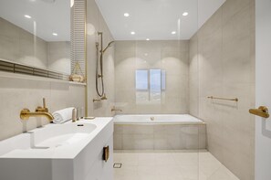 Apartment | Bilik Mandi | Tuala disediakan, sabun 