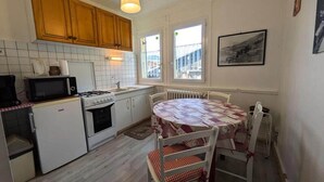Coffee/tea maker, fridge, microwave, electric kettle - Apartment in Beaufortain Near Roselend Dam (Beaufort)