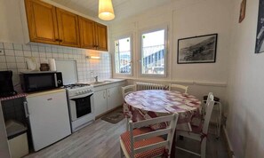 Fridge, microwave, coffee/tea maker, electric kettle - Apartment in Beaufortain Near Roselend Dam (Beaufort)