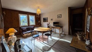 Living area - Apartment in Beaufortain Near Roselend Dam (Beaufort)