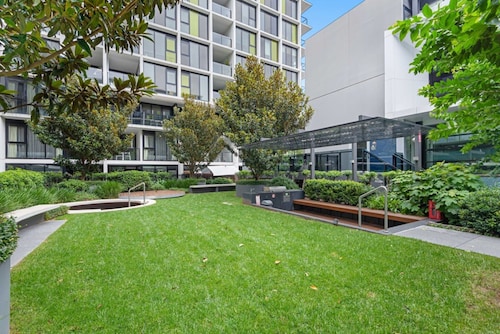 Eclectic 1-bed Apartment With Pool and Gym