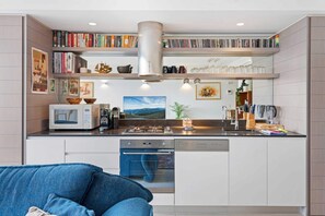 Apartment | Private kitchen | Cookware/dishes/utensils