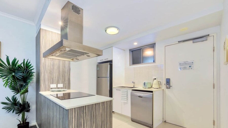 Stylish 1-bed Darwin City Stay With Balcony Views