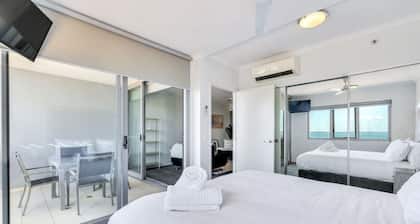 Stylish 1-bed Darwin City Stay With Balcony Views