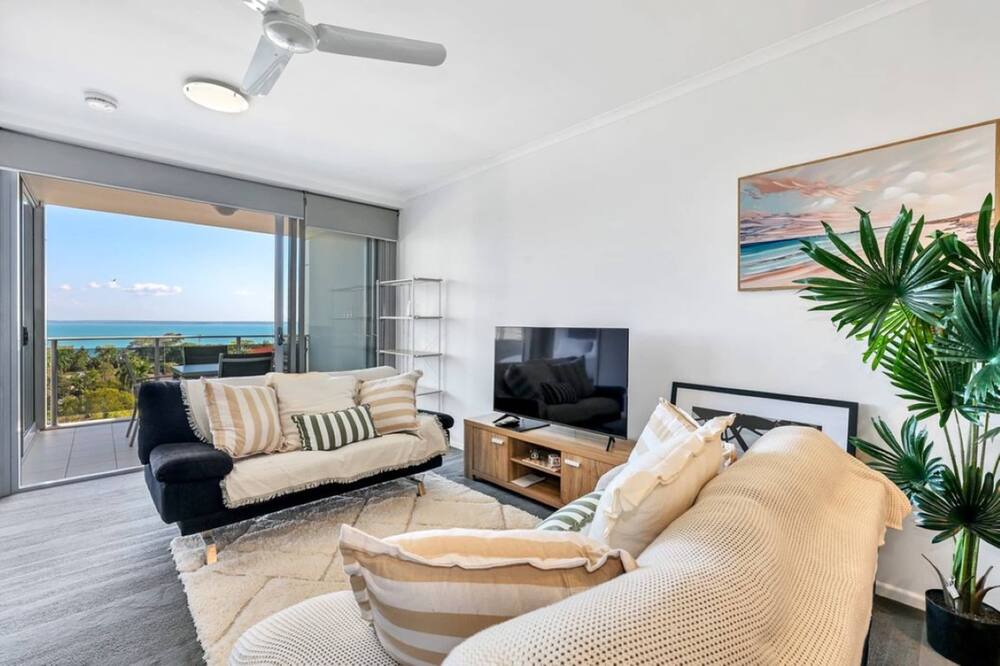 Stylish 1-bed Darwin City Stay With Balcony Views - Northern Territory
