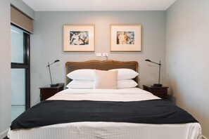 1 غرفة نوم ومكواة/لوح كي وملاءات أسرّة