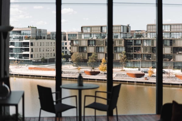 Apartment | Interior - Stunning 1-bed Above Foreshore With Water Views (Canberra)