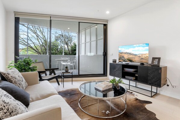 Apartment | Living area - Modern 2-bed Ivanhoe Unit With Parking (Melbourne)