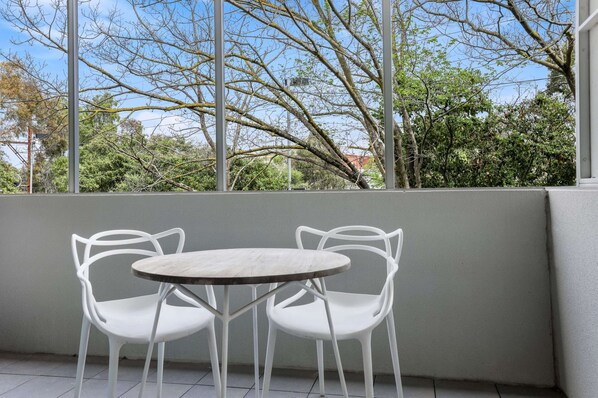 Apartment | Outdoor dining