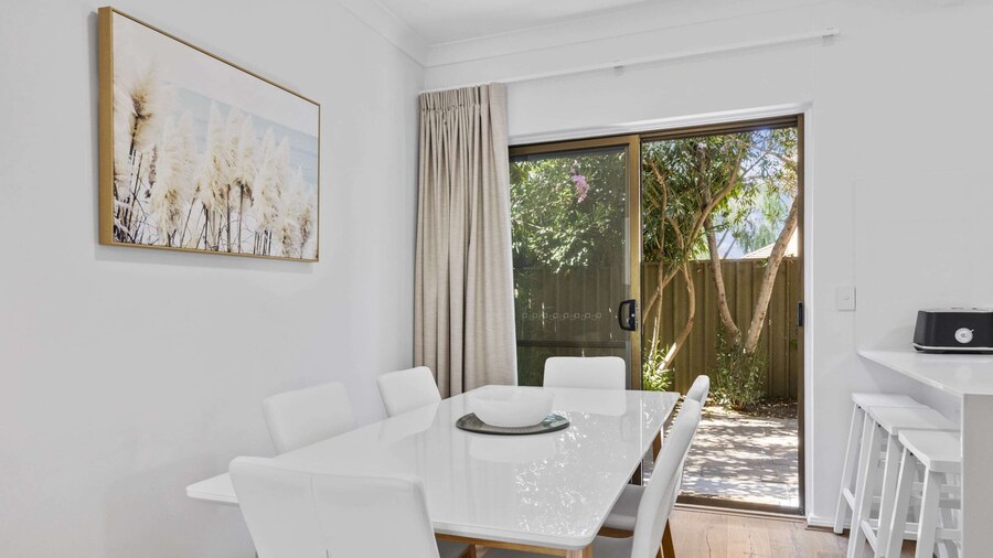 Coastal 3-bed House With BBQ and Private Courtyard