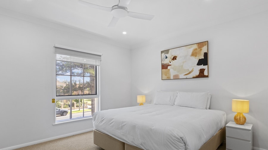 Coastal 3-bed House With BBQ and Private Courtyard