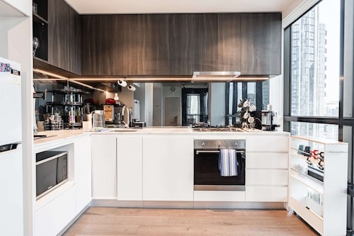 Stylish Southbank 1-bedroom With Pool and Gym