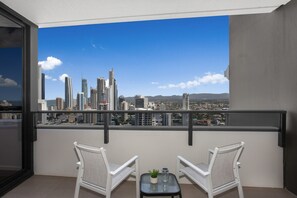 Apartment | Property grounds - Surfers Paradise 1-bed With Stunning Views & Pool (Gold Coast)
