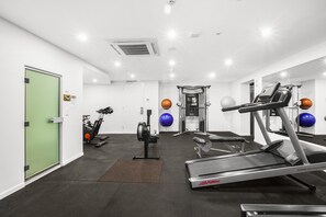 Apartment | Fitness facility - Surfers Paradise 1-bed With Stunning Views & Pool (Gold Coast)