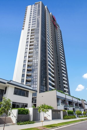 Apartment | Exterior - Surfers Paradise 1-bed With Stunning Views & Pool (Gold Coast)