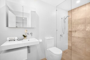 Apartment | Bathroom - Surfers Paradise 1-bed With Stunning Views & Pool (Gold Coast)