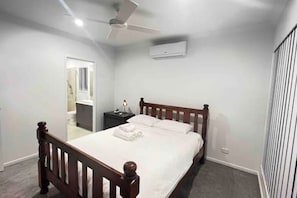 Bügeleisen/Bügelbrett, WLAN, Bettwäsche