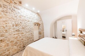 1 camera, ferro/asse da stiro, accesso a Internet, lenzuola