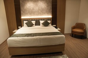 ห้องดีลักซ์ | โต๊ะทำงาน, พื้นที่ทำงานแบบใช้แล็ปท็อป, Wi-Fi ฟรี