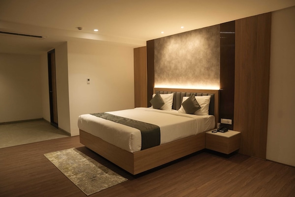 Imperial Room | Desk, laptop workspace, soundproofing, WiFi (free)