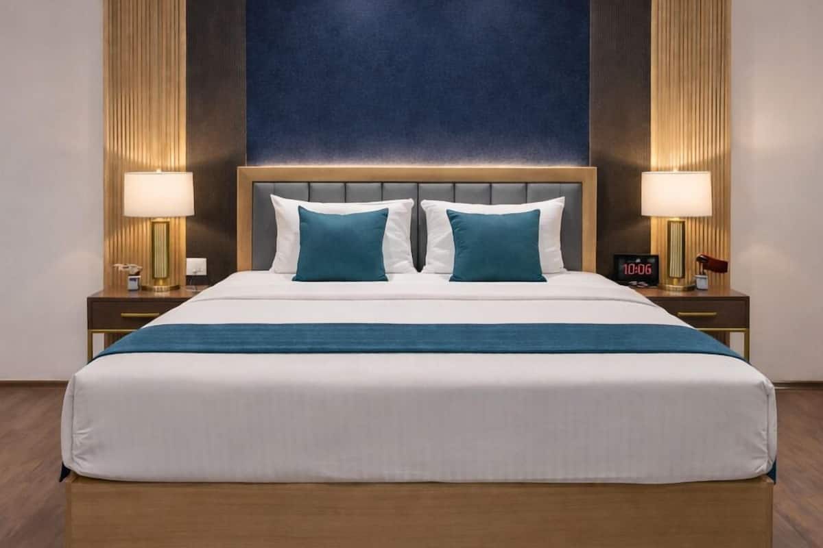 Premier Imperial | Desk, laptop workspace, soundproofing, WiFi (free)