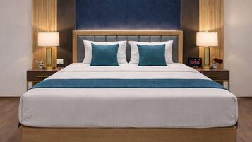 Premier Imperial | Desk, laptop workspace, free WiFi