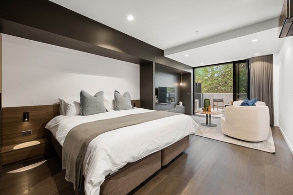 House | 1 bedroom, iron/ironing board, bed sheets - Stylish Studio in Braddon With Communal Area (Canberra)