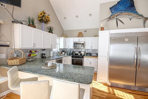 Just steps to the Boardwalk and Ocean this is a spacious 5 bed 3 full bath home!