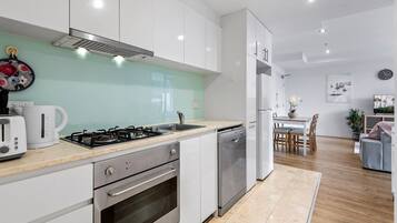 Apartment | Dapur peribadi | Alat memasak/pinggan mangkuk/perkakas dapur