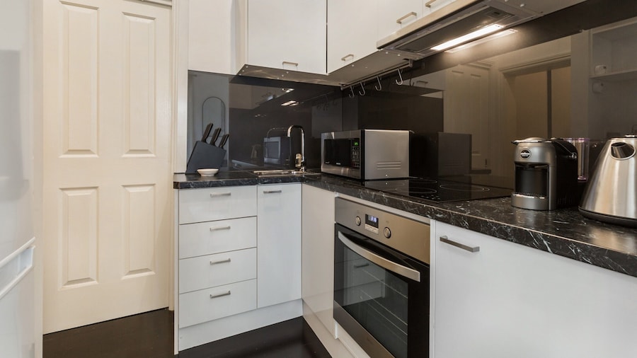 Cosy and Central City Studio Near Attractions