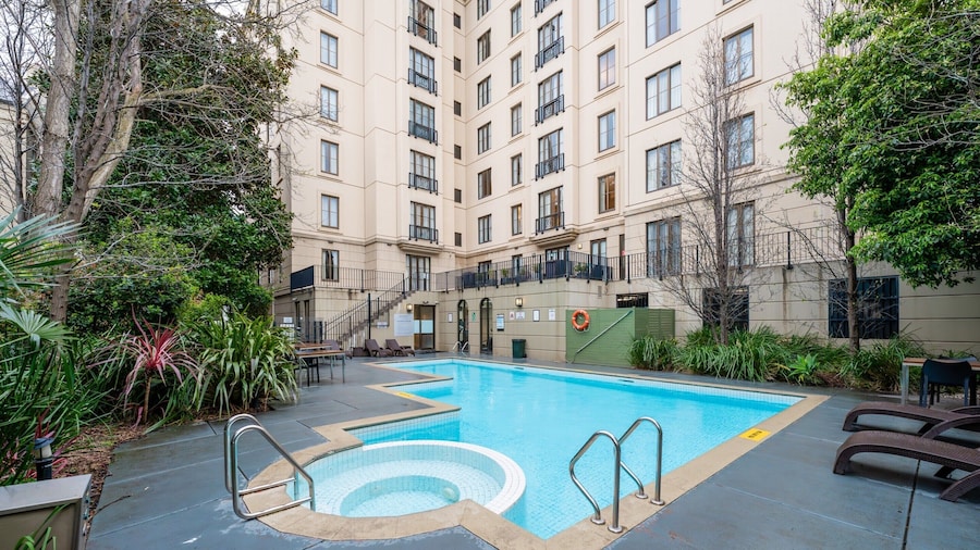 Chic 1-bed in East Melbourne With Gym & Pool