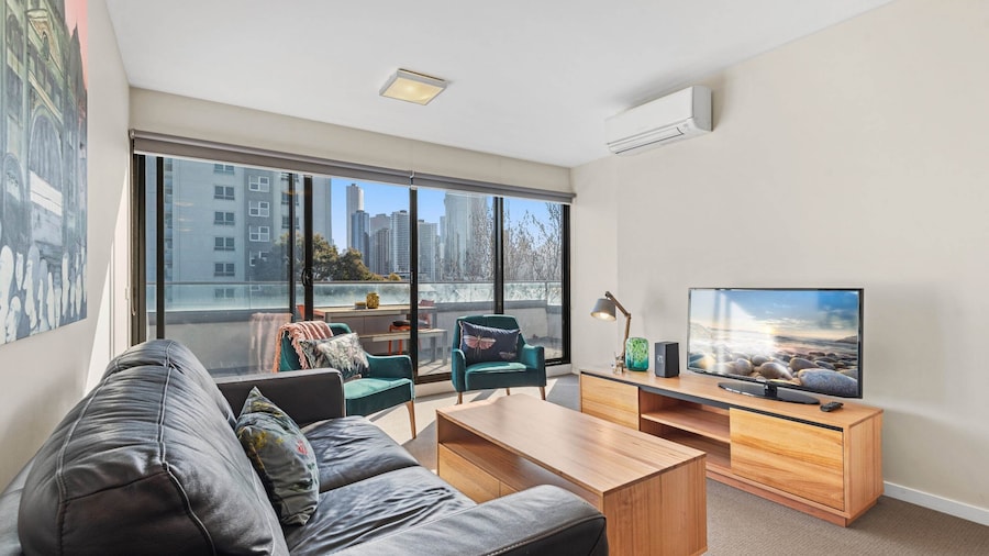 Chic Inner City Convenience, With Secure Parking