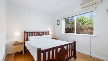 Apartemen | 1 kamar tidur, setrika/meja setrika, dan seprai linen