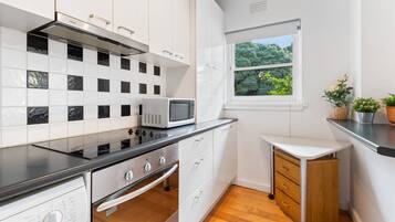 Apartemen | Dapur pribadi | Peralatan masak/sendok-piring